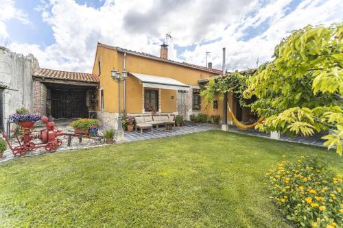 Santibanez de Valcorba Casa | Casa Los Aperos