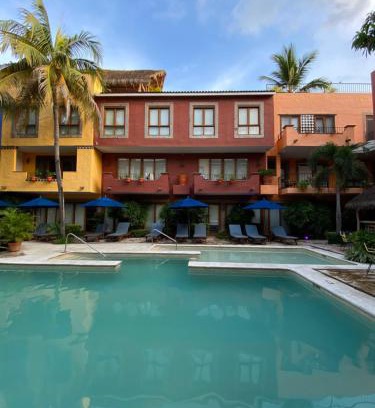 North End Hotel | Casa Lotería -Pueblito Sayulita- Colorful, Family and Relax Experience with Private Parking and Pool