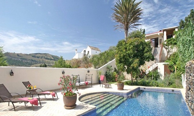 San Ambrosio Casa | Casa Lucia, una elegante casa de 3 dormitorios, 3 baños, piscina privada, vistas rurales.