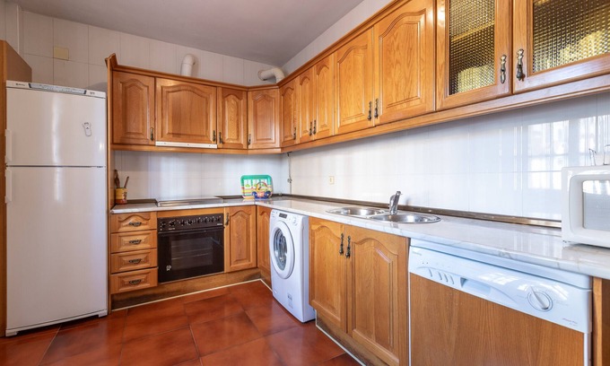 Periana Chalet De Esquí | Casa Lucia - Six Bedroom Chalet, Sleeps 13