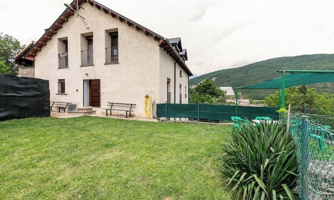 Castiello de Jaca Apartamento | Casa Luis: APARTAMENTO con JARDÍN PRIVADO en los PIRINEOS.