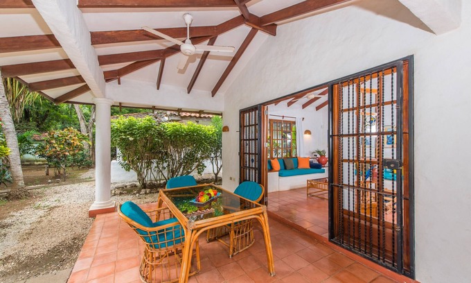Palm Beach Estates Cabaña | Barefoot Bungalow en Playa Grande de exclusiva Palm Beach Estates