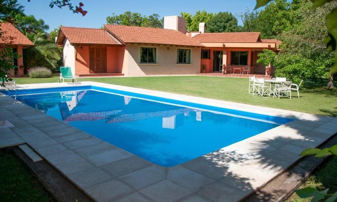Cuyo Casa | Casa luminosa con pileta ¡ideal para descansar!