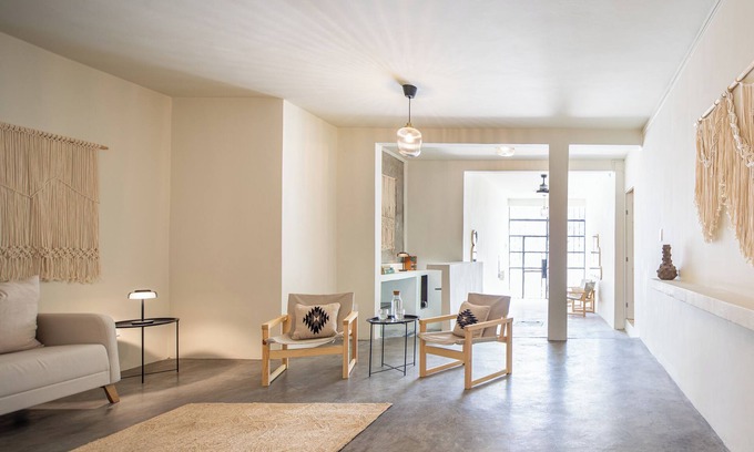 Ruta Independencia Casa | Casa Lumos - Minimalist Comfort Suites in Centro Historico