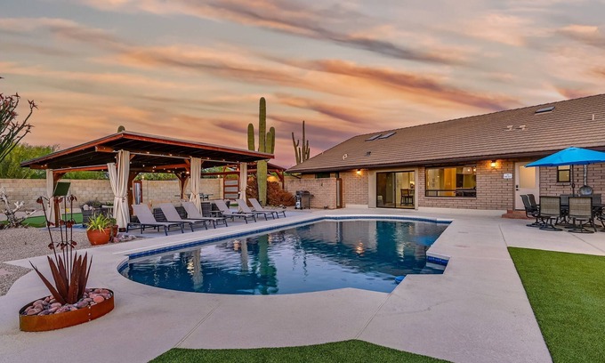 Desert View Village Casa | Casa Luna | 8BR w/ Pool, Hot Tub, Putting Green | Pet Friendly