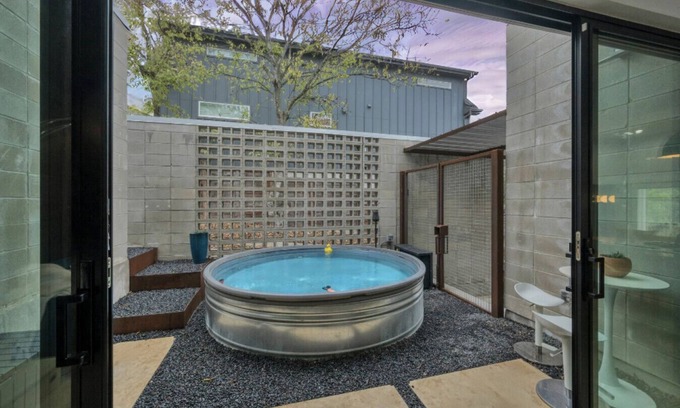MLK Casa | Casa Luna- Eastside Retreat w/Private Cowboy Pool