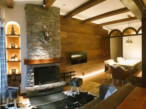 Sant Joan de Les Abadesses Apartamento | Casa Matilda - Apartamento con chimenea, vistas, rustico-elegante en el centro