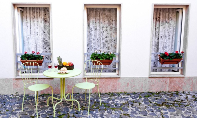 Lumiar Apartamento | Casa Madre Brigida - House in private courtyard