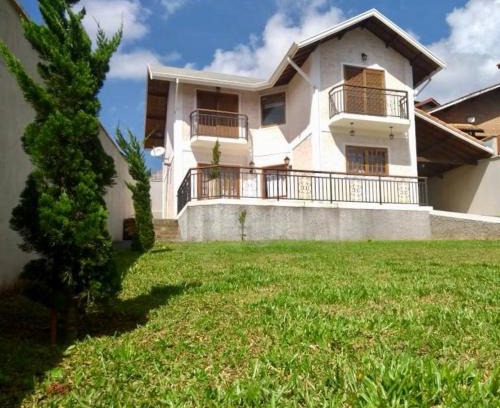 Monte Verde Casa | Casa MAGNÍFICA a 1 Km do centrinho com Suíte e Hidro