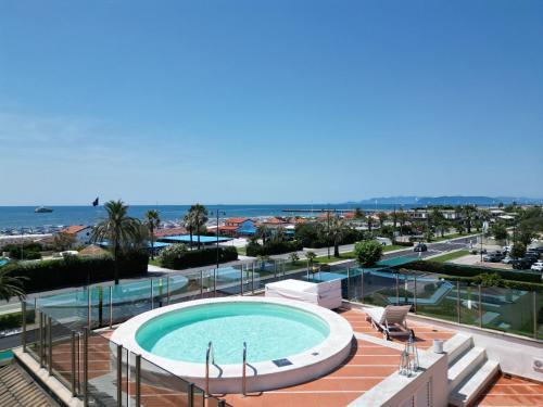 Forte dei Marmi Apartamento | Casa Magniflex - Sea view Flat with Swimming pool