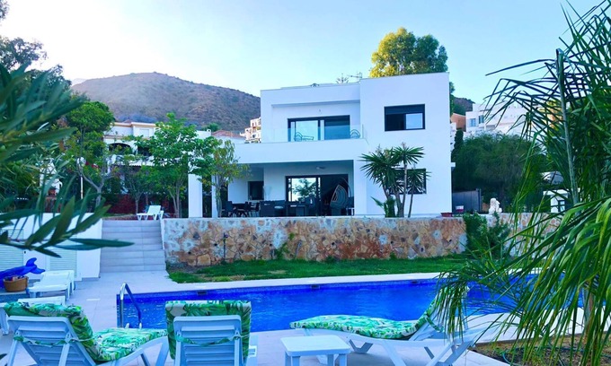 Ventanicas-El Cantal Chalet De Esquí | Casa Malaika, un lujoso chalet muy cerca del mar