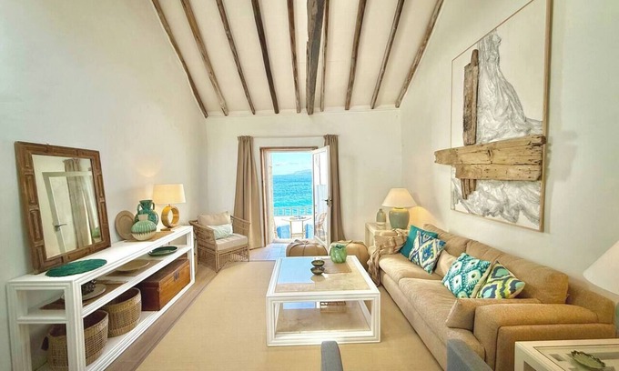 Las Aguas Casa | Casa Malena, Between the Sea and the Private Pool.