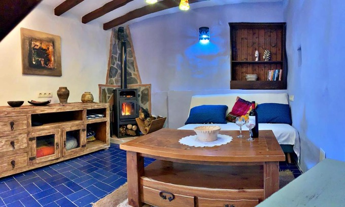 Cómpeta Apartamento | Casa Mandarina centro de Cómpeta con chimenea y terraza con vistas By AndaraHolidays