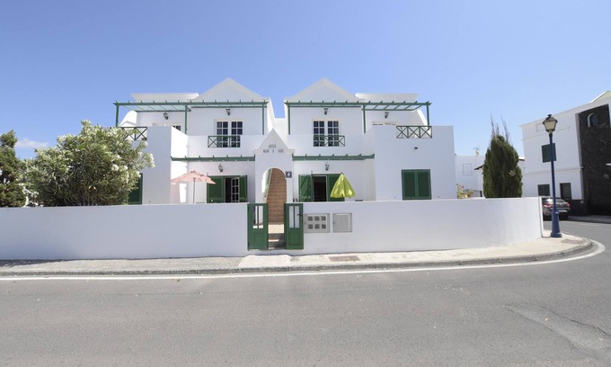 Punta Mujeres Apartamento | APARTAMENTO CON WIFI Y TERRAZA AL LADO DEL MAR