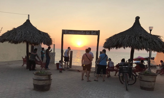 Barra de Navidad Apartamento | Casa Mar Y Sol es cómoda y segura con piscina. Cerca de playa y restaurante