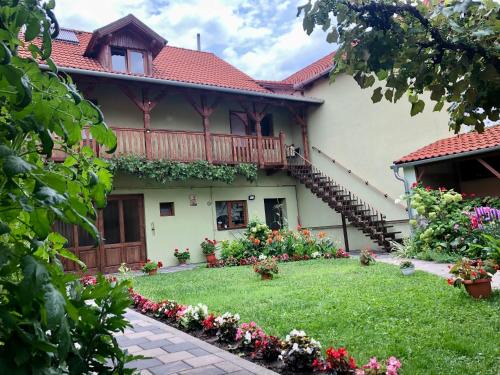 Orlat Casa | CASA Maria
