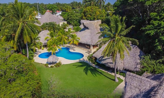 Puerto San Jose Casa | Casa Marina, espaciosa y super elegante con 4 recamaras.