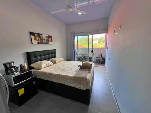 Punta Leona Apartamento | CASA MARIPOSA en Punta Leona a 500 metros de la playa FULL EQUIPADA Espacio y precio a tu medida Posibilidad de alquilar la casa entera, los dos apartamentos abajo o los 2 cuartos con baños privados en la planta alta Para 1 a 22 personas