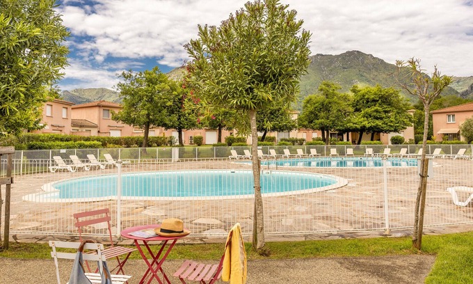 Santa-Maria-Poggio Apartamento | Casa Melody, apartment, close to the sea, in a residence with shared pool
