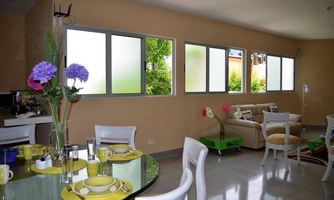 Zona 10 Hotel | Casa Mesa