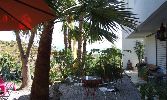Salobreña Casa | Casa MexicanaUna casa individual con jardín y ambiente de bienestar