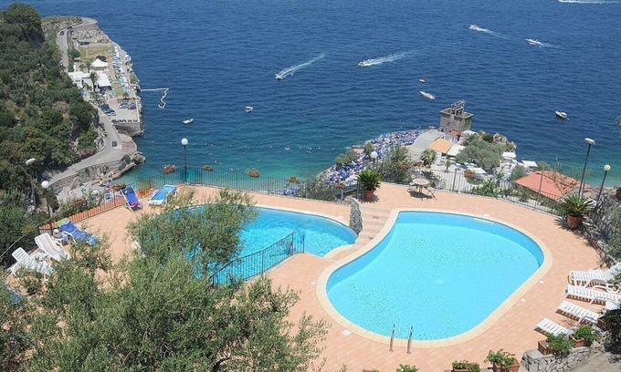 Marina di Puolo Casa | Casa Milli A: Un agradable apartamento ubicado en un promontorio frente al mar.