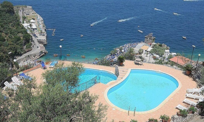Marina di Puolo Casa | Casa Milli C: A cozy apartment situated on a promontory facing the sea.