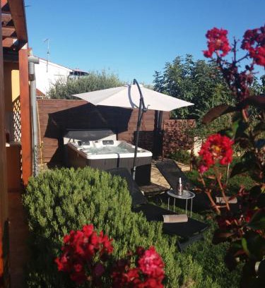 Kastelir Casa | Casa Mirelia - Holiday home for two with garden and whirlpool