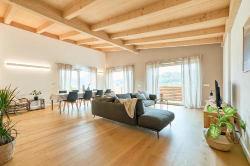 Pergine Valsugana Apartamento | Casa Montesei di TSS' -Ampio, di classe, vista e posto auto