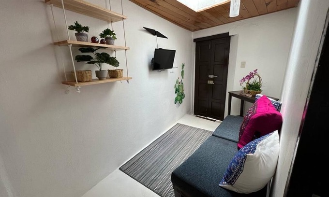 Barrio de La Merced Apartamento | Casa Petra esta en el centro de San Cristobal donde caben hasta 4 personas.