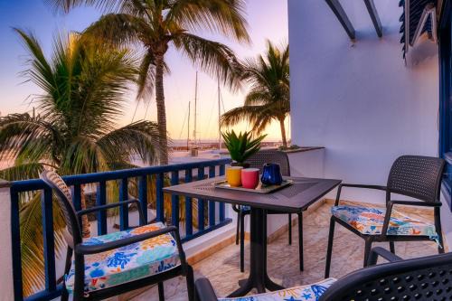 Puerto Calero Apartamento | Casa Natalie La Marina
