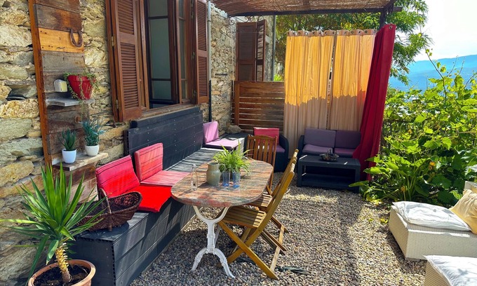 Santo-Pietro-di-Tenda Apartamento | Casa Nebbia, apartamento en casa de piedra