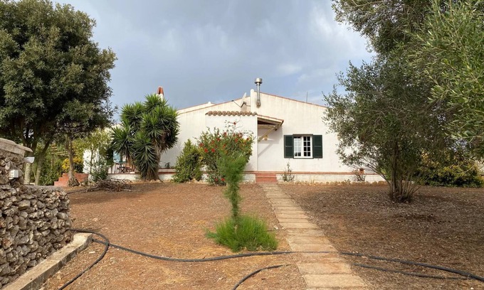 Mahón Chalet De Esquí | Casa Nika Finca Menorquina un oasis de tranquilidad con piscina y jardines