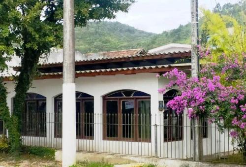 Porto Belo Casa | Casa no centro da cidade a 600 metros da praia.