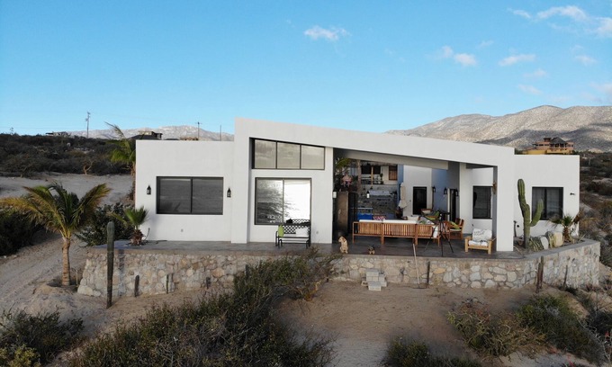 El Sargento Casa | Casa No Name is beautiful and comfortable compound