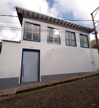 Ouro Preto Apartamento | Casa nova com suítes amplas