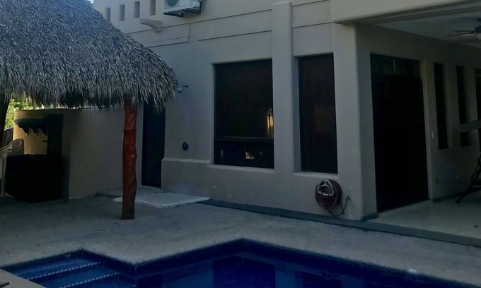 Carara Condominio | Casa Once -Large 6 BR Ocean View Casa - Piscina privada - Frente a la playa