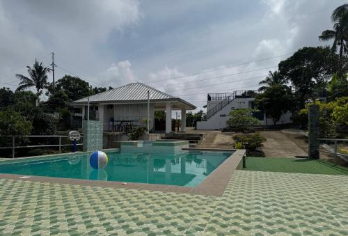 Alfonso Casa | Casa Pabugnaw Spacious Exclusive Vacation Home with Pool near Tagaytay