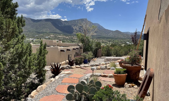 Placitas Casa | Casa Pajarito-Casita in Placitas