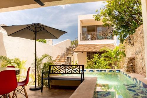Barrio de Santiago Casa | Casa Palmas by Majikal B&B