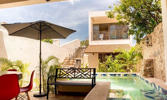 Barrio de Santiago Casa | Casa Palmas by Majikal B&B