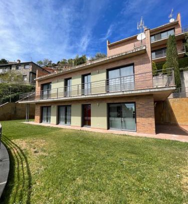 Berga Casa | Casa para 8 personas en Berga - ALBERGA