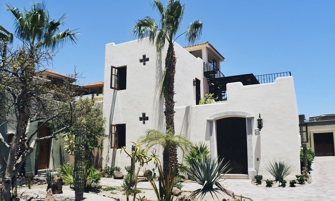 Nopolo Casa | Casa Paraiso - 1 minute walk to the Beach!