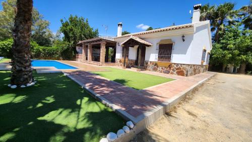 Alora Chalet De Esquí | CASA PEPE Y MARI CON PISCINA