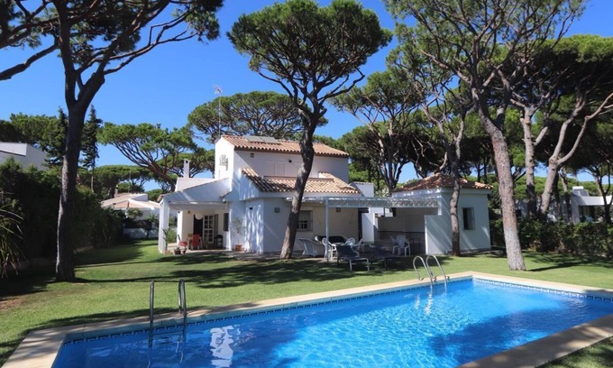 Cabo Roche Casa | Casa Pino Gordo - Amplio chalet para familias con piscina privada cerca de la playa en Conil-Roche