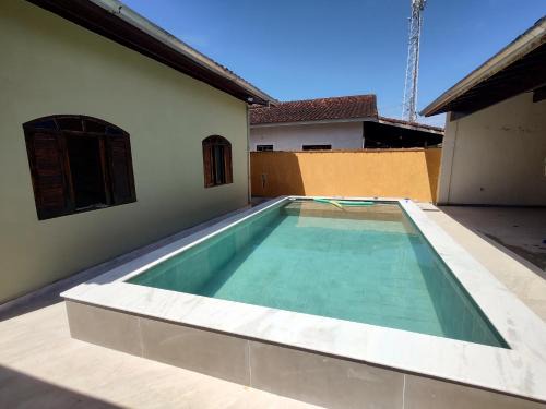 Praia da Enseada Casa | Casa piscina com ozônio churrasqueira perto da praia