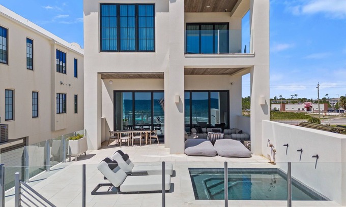 Ono Island Casa | Casa Playa at Eleanor Beach - Stunning 5BR Beachfront Home w/Private Pool