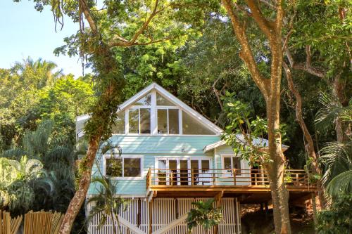 Antoneys Cay Villa | Casa Poco Loco - Villa at Luna Beach Roatan