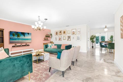 Ludlam Casa | Casa Praga - Big pool & BBQ - Miami Fun