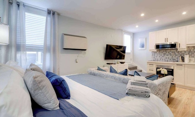 Leslieville Apartamento | Casa Queen-Leslieville Suite w LRG Patio